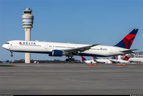 N842MH Delta Air Lines Boeing 767 432ER Photo By Brian Gore ID