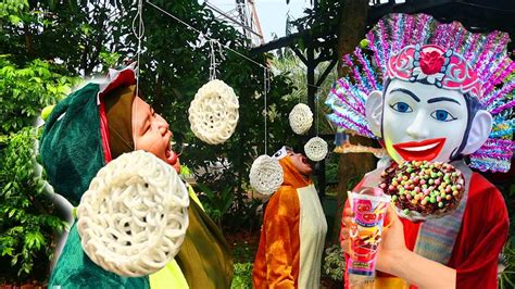 Ondel Ondel Ajak Main Lomba Makan Kerupuk Tapi Di Kasih Nyam Nyam