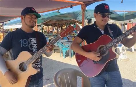 De M Sica Y Mariscos Disfrutan Turistas En Playas De Bah A De Kino