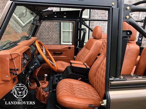 El Niῆo The Landrovers Defender interior Land rover defender