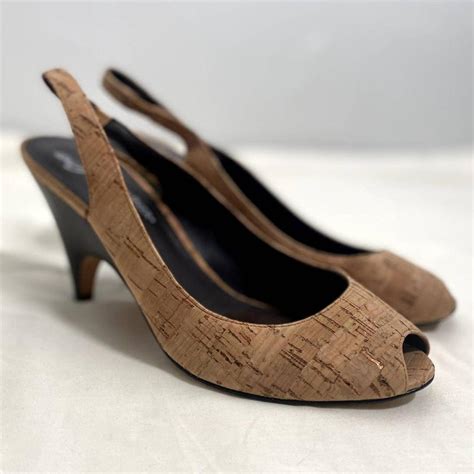 Donald Pliner Women S Brown Courts Depop