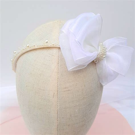 Tiara Infantil De Perola - Tiara Infantil Lara Arco de Pérola e Laço de Organza | Elo7
