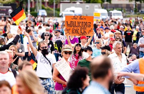 Corona Proteste In Stuttgart Teilnehmer Erlaubt Stuttgart