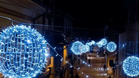 Natale Per Le Luminarie Solo Un Offerta Da Mila Euro Ecco La