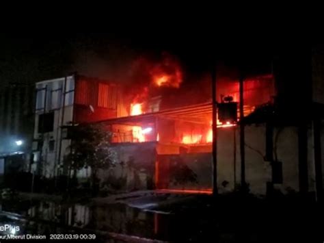 Three Fire Engines Found Control In 2 Hours Fear Of Loss Of Lakhs