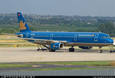 VN A352 Airbus A321 231 Vietnam Airlines Tamás Martényi JetPhotos