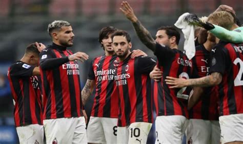 Ac Milan Paolo Maldini Et Frederic Massara Naviguent En Eaux Troubles