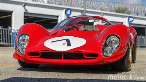 Photos Une Des Trois Ferrari 330 P4 Prend La Pose à Daytona