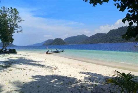 Sumatra Beaches and Islands - No News No Shoes