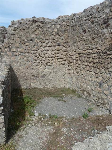 VIII 4 51 Pompeii September 2015 Rear Room In North East Corner