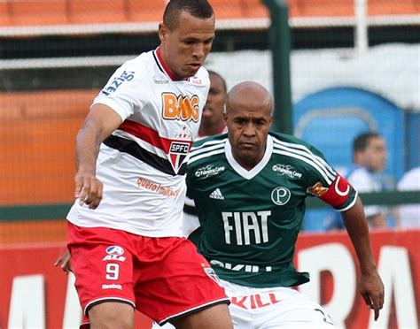 Assunção Ganha Camisa Comemorativa Do Palmeiras Vírgula