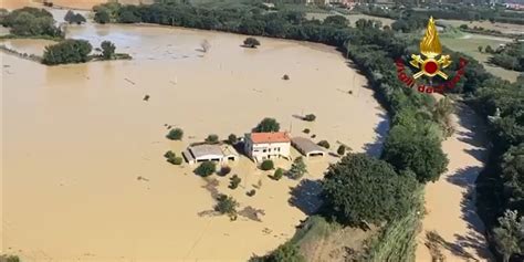 Tragedia per un forte alluvione nelle Marche la pioggia più intensa in