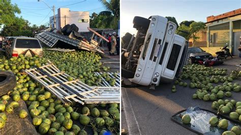 A Gazeta Caminh O Tomba E Carga De Coco Se Espalha Em Avenida De Linhares