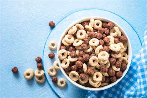 Desayuno Sano Del Cereal En Azul Foto De Archivo Imagen De Grano