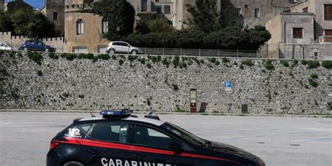 Erice Litiga Con Il Vicino Di Casa E Gli Buca Le Gomme Dellauto