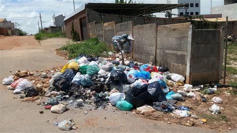 Lei prevê multa para quem jogar lixo nas ruas de Divinópolis Centro