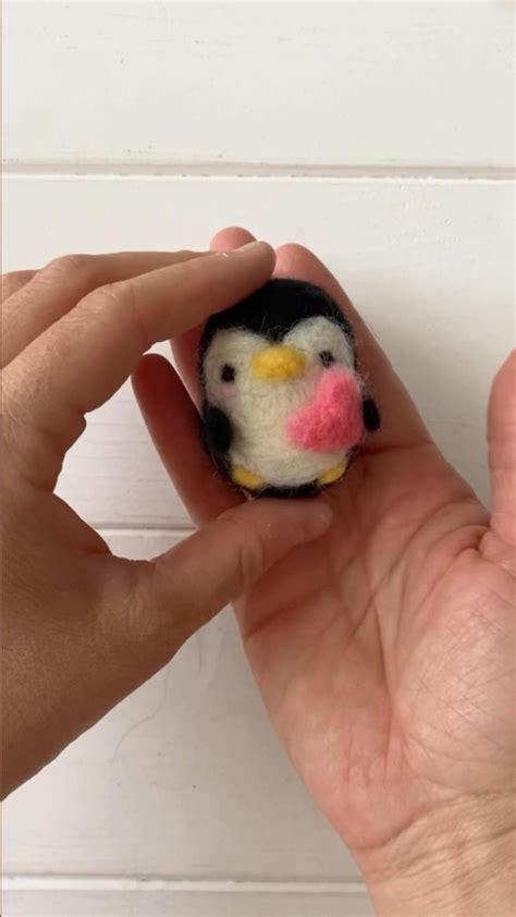 Pinguino Feltro Ad Ago Feltro Ad Ago Idee Fai Da Te Braccialetti