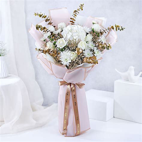 Buysend Gilded Grace Bouquet Online Fnp