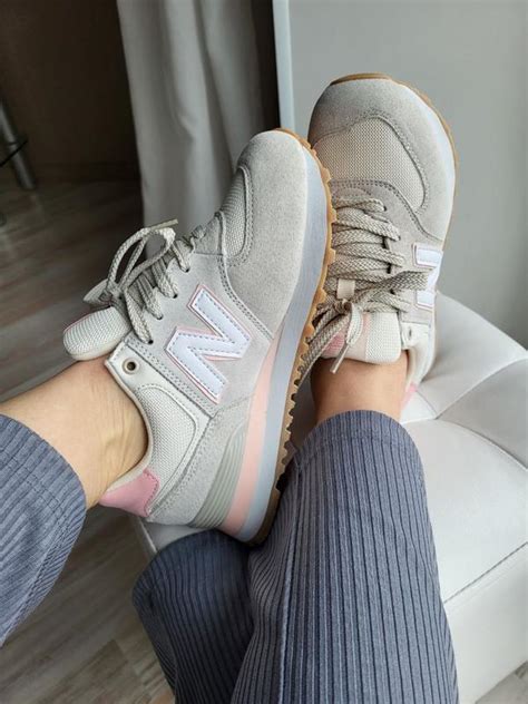 Женские замшевые кроссовки new balance 574. цвет серый с розовым — цена ...