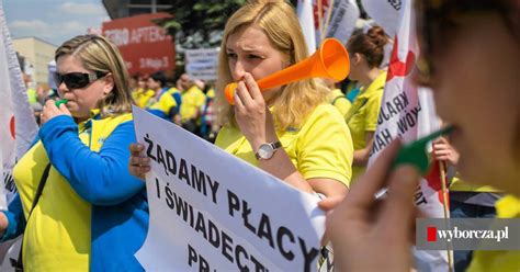 Pracownicy Praktikera Protestowali Pod Siedzib Sp Ki W D Browie