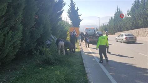 Son Dakika Sayfa Direksiyon Hakimiyetini Kaybeden Otomobil Takla