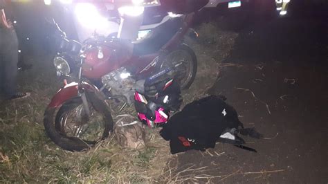 Casal Fica Ferido Ap S Motocicleta Bater Na Traseira De Caminh O Em