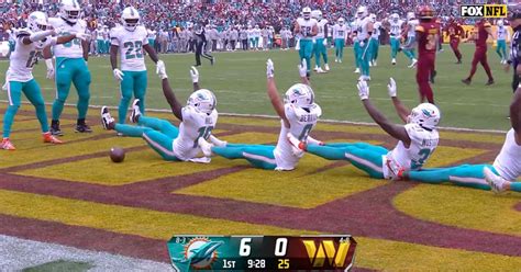 Tyreek Hill and the Dolphins Nailed Perfect Roller Coaster Celebration After Scoring TD vs ...