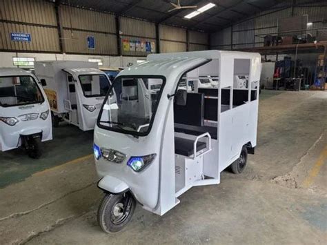 4 Seater Passenger E Rickshaw At 167657 Electric Three Wheeler In