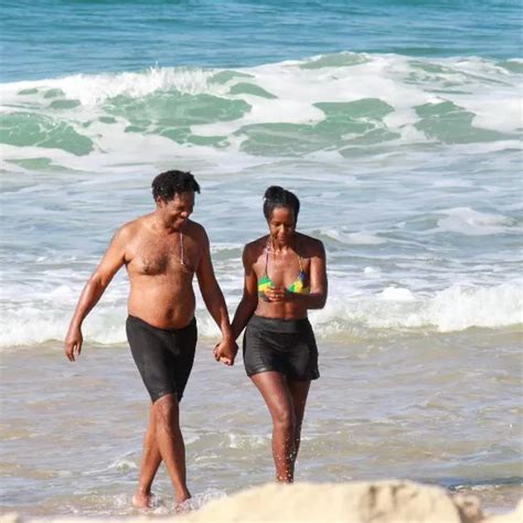 Maju Coutinho Curte Dia De Folga Na Praia Do Leblon O Marido Mh