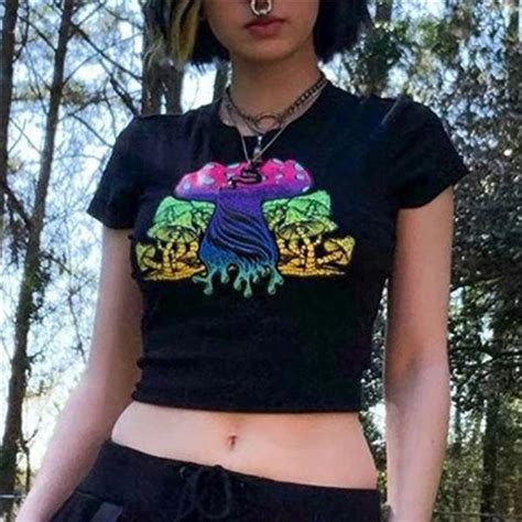 💰kjøp Gothic Top Vintage Slim O Neck T Shirt Sexy Color Mushroom Print Black Crop Top Y2k