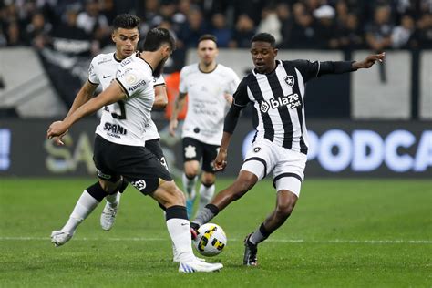 L OL surveille un ailier brésilien promesse de Botafogo Ferveur