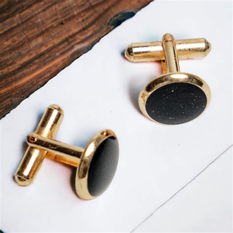 Chokore Round Gold Cufflinks Black