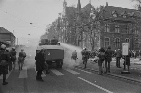 Unbewilligte Demonstration Vor Dem Landesmuseum Z Rich Eth Bibliothek