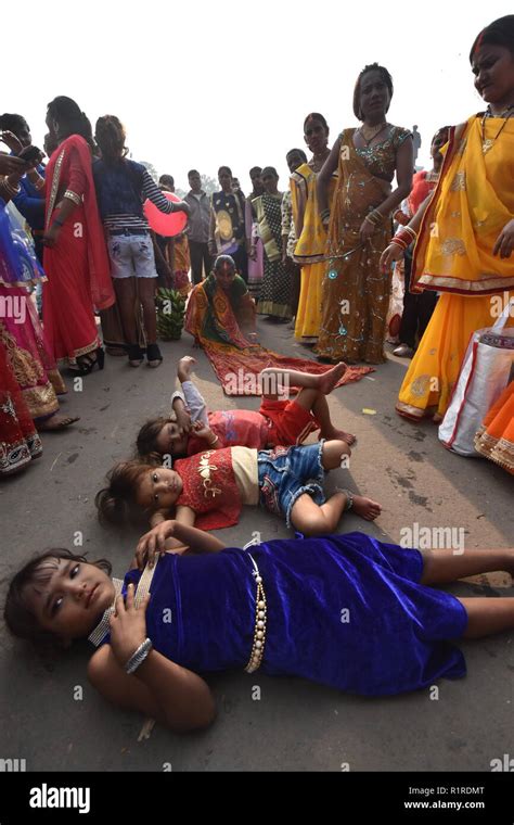 India Hijra Dancing Hi Res Stock Photography And Images Alamy