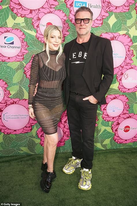 Tori Spelling Ignores Father S Day After Husband Dean Mcdermott Deleted Post About Separation