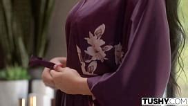 Tushy Gorgeous Babe Dped In Threesome Xnxx