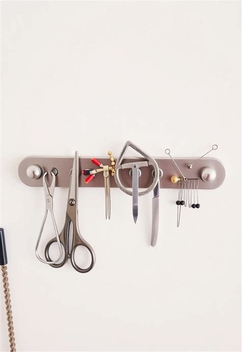 15-Clever-Bedroom-Storage-Ideas-That-Will-Transform-Your-Tiny-Space-13.-Magnetic-Strips-for ...