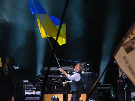 Glastonbury 2022 Paul McCartney Waves Ukrainian Flag As He Comes Out