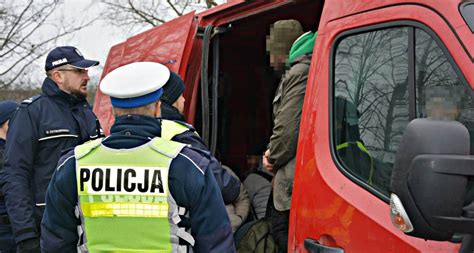 Policjanci Z Drog Wki Zatrzymali Na Suwalszczy Nie Nielegalnych