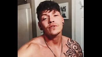 Mamá ahí va ese señor viene por todo XVIDEOS