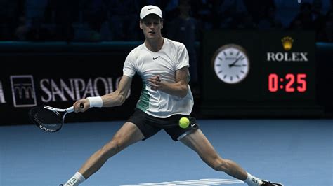 Atp Finals Jannik Sinner D Bute Par Une Victoire Contre Stefanos