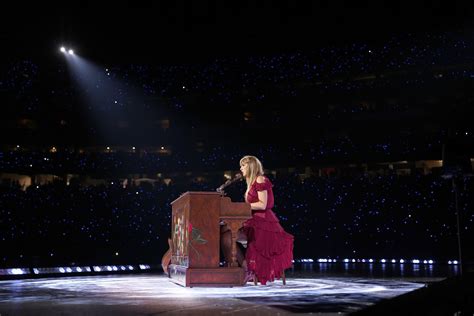 Taylor swift, Taylor swift concert, Taylor swift web