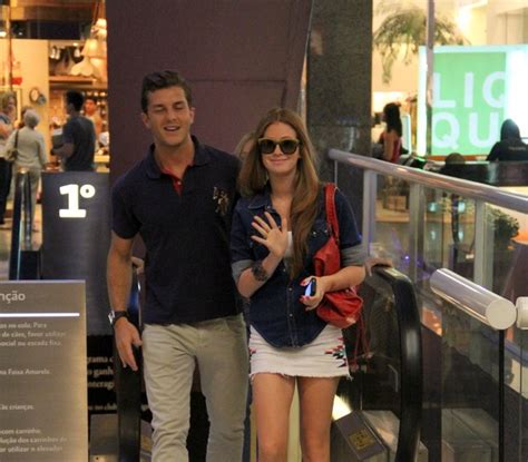 Ego Marina Ruy Barbosa E Klebber Toledo Trocam Carinhos Em Shopping