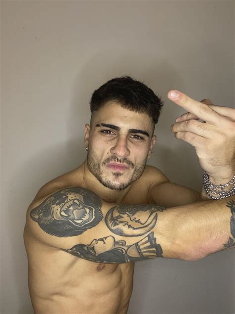 How much bicep can you handle? : r/bicepsporn