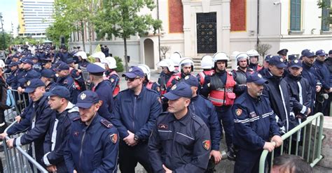 Protesta para Bashkisë së Tiranës Masat e marra nga policia Aktualitet