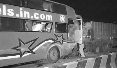 Mp 14 Dead 40 Injured As Bus Travelling From Hyderabad To Up Rams