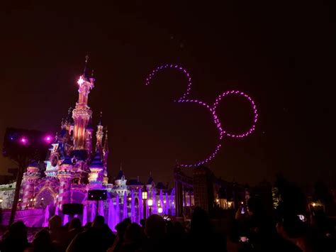 À Disneyland Paris 200 drones éclairent le ciel dans un show inédit