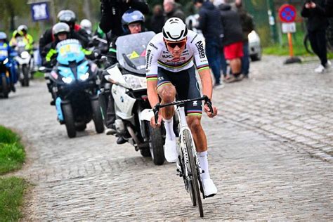 Au Dessus Du Lot Van Der Poel Remporte L E Saxo Classic Et Prend Sa