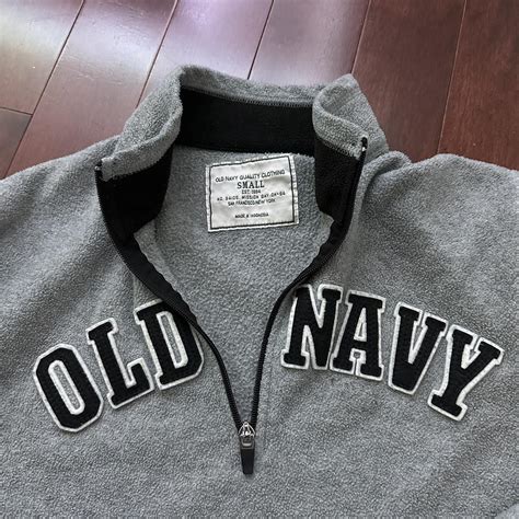 Old navy men’s sweater in a size small Has a hole... - Depop