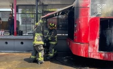 Unidad de Metrobús se incendia en CDMX no hay lesionados